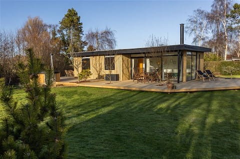 Holiday Home w/ Private Hot Tub – 150 m Beach
