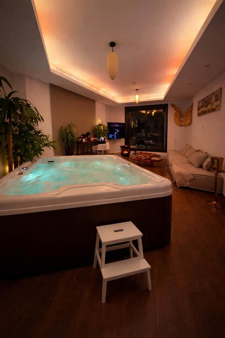 Elegant 2-bed With Private Jacuzzi Retreat - Koweït