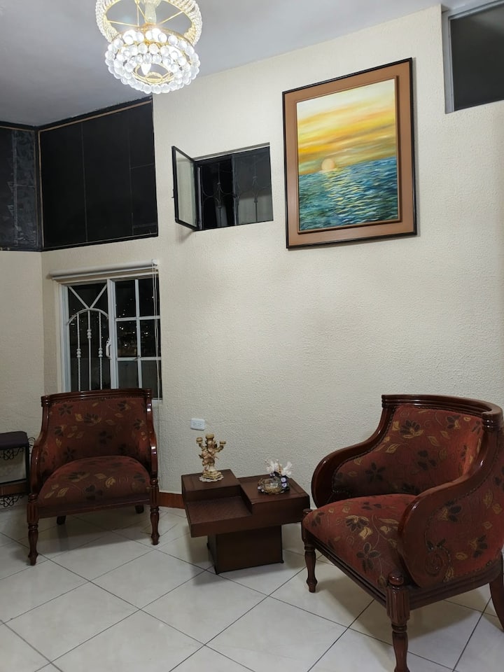 Suite En El Centro, Confort Y Vista Panorámica. - Ambato