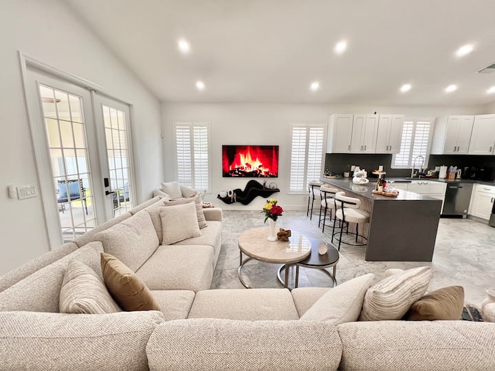 Spacious 3bd/2ba Oasis | Newly Renovated - Bonita Springs, FL