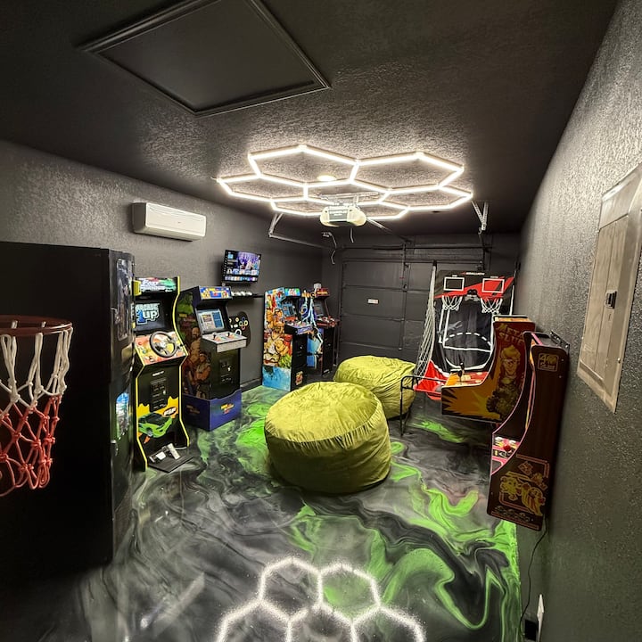 Arcades, Hot Tub, Playground And More - San Antonio