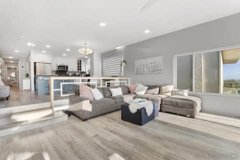 Top Airbnb: Bay Park Deck + Bay and coastal views | 2BR/2BA in Clairemont Mesa