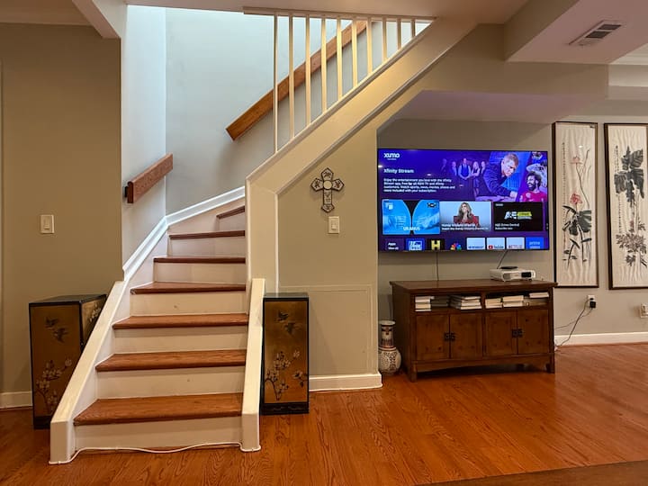 Еден кауч на спуштање со брачен кревет (широк 150-179 см) во дневната соба 