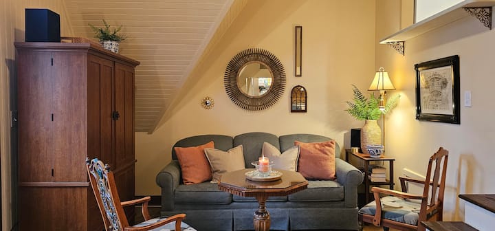 Charming Loft | Chq Prime Location | Porch + W/d - Chautauqua, NY