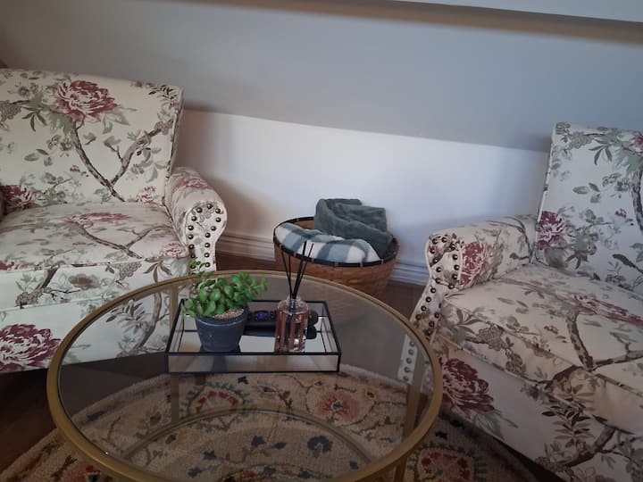 Crown Penthouse Studio Apartment - Sandwell