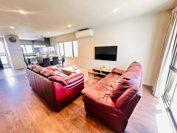 Modern Family Retreat Near Auckland City & Airport - Auckland