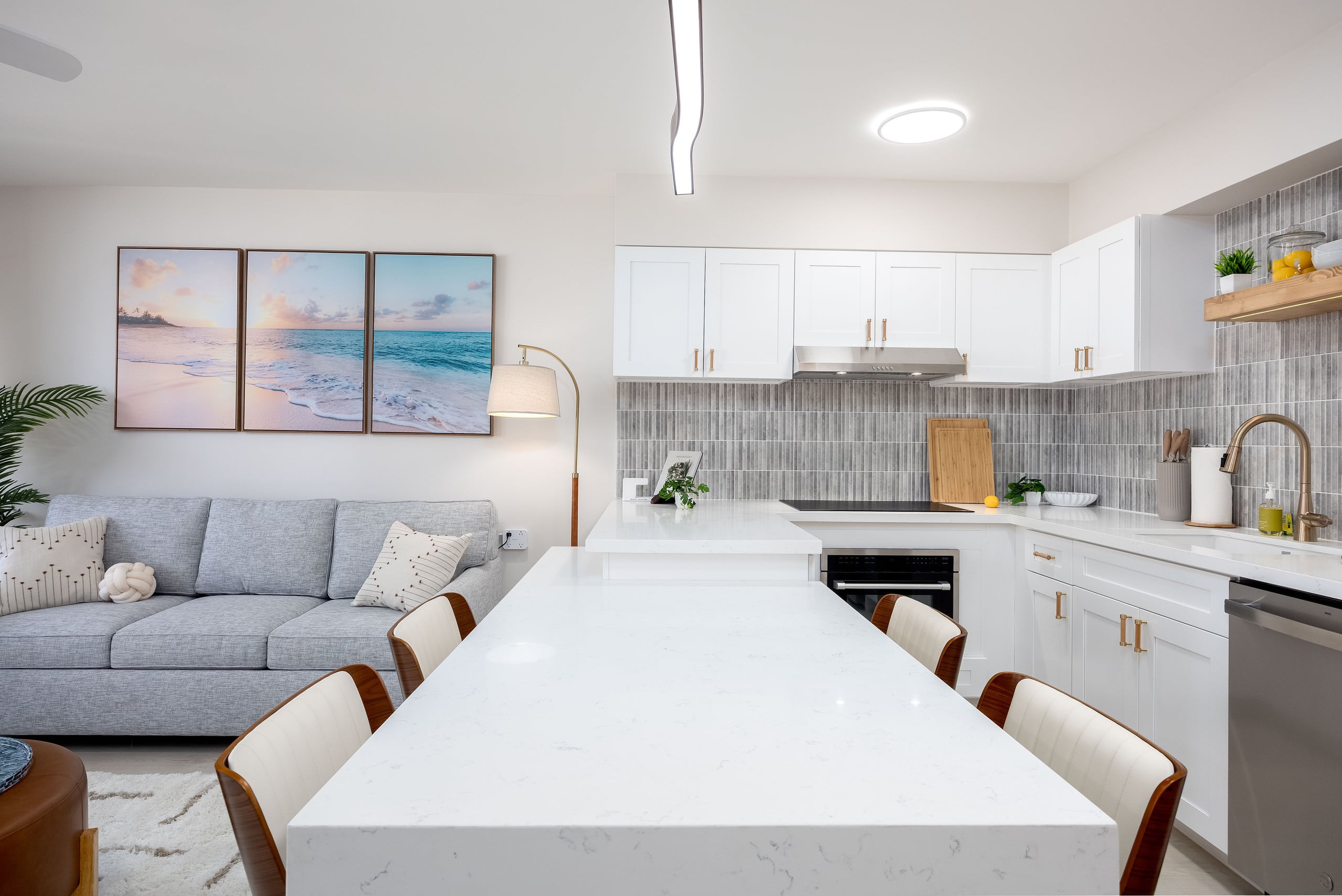 Waikiki condo w/ ocean view & beach access - Image 32