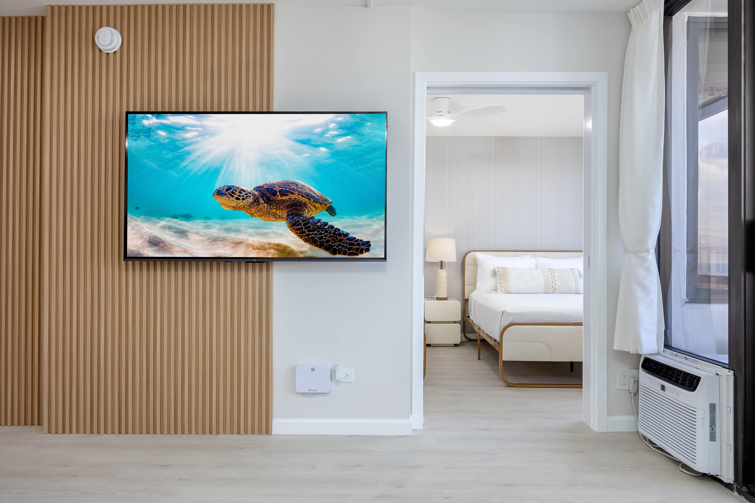 Waikiki condo w/ ocean view & beach access - Image 6