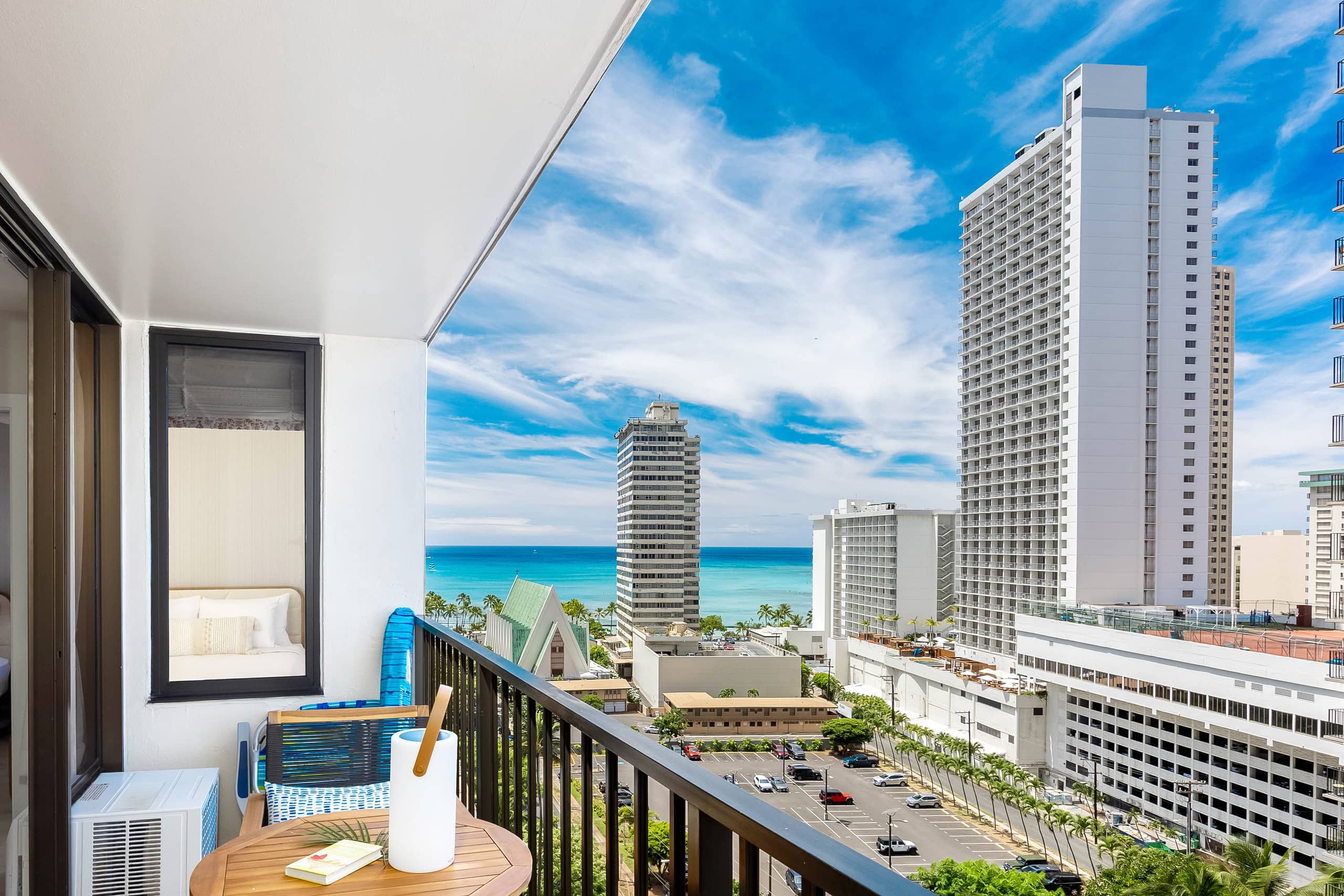 Waikiki condo w/ ocean view & beach access - Image 51