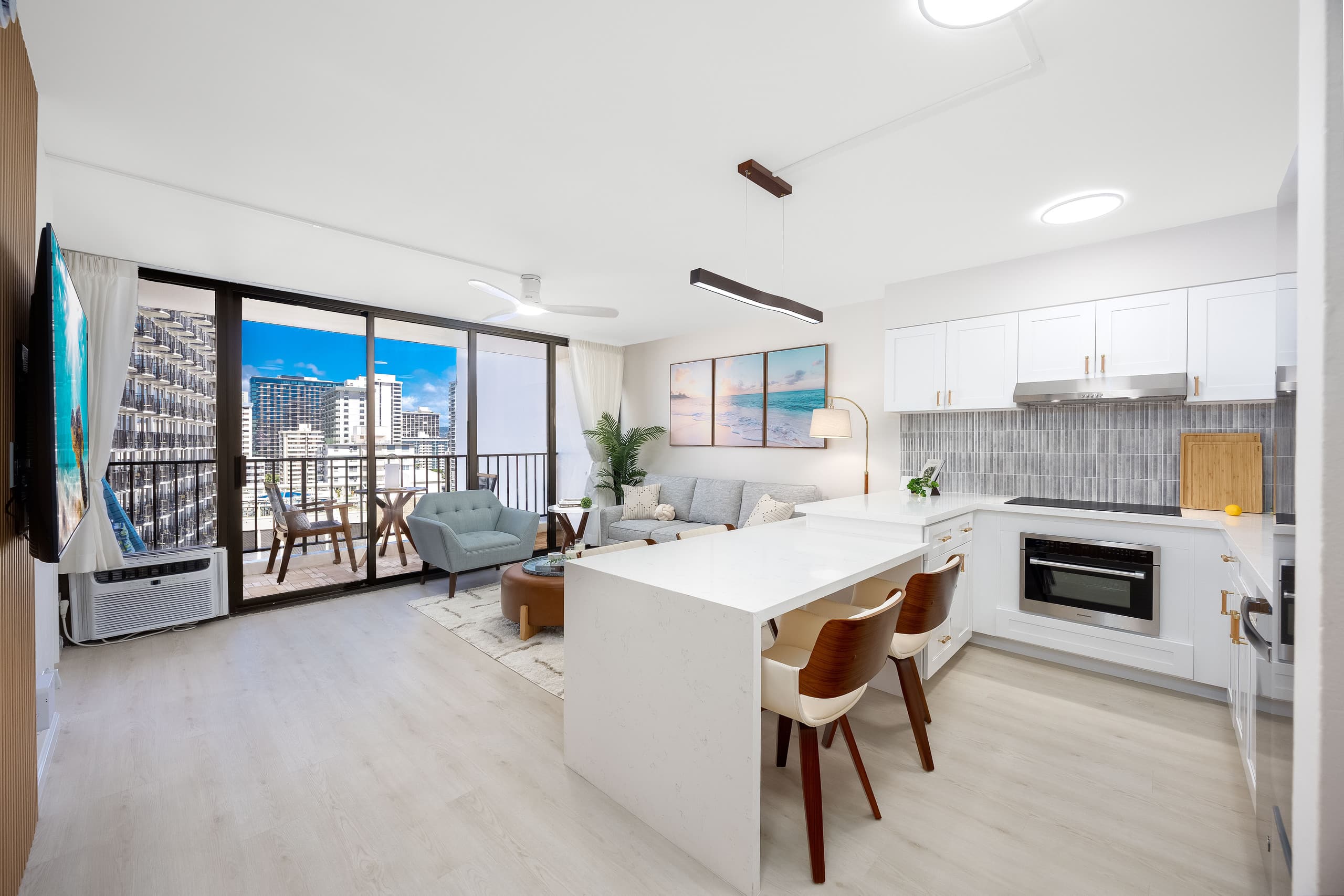 Waikiki condo w/ ocean view & beach access - Image 33