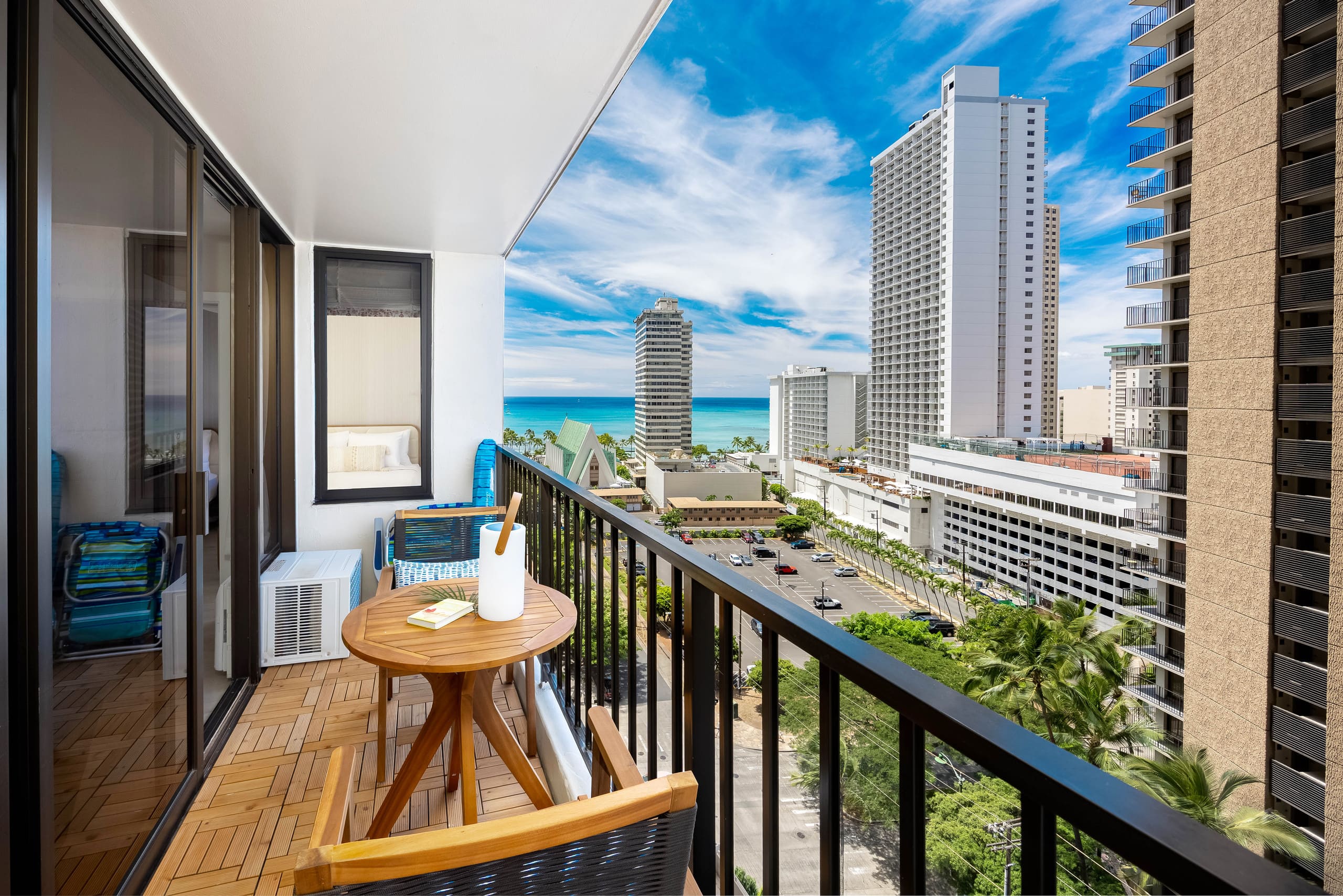Waikiki condo w/ ocean view & beach access - Image 52