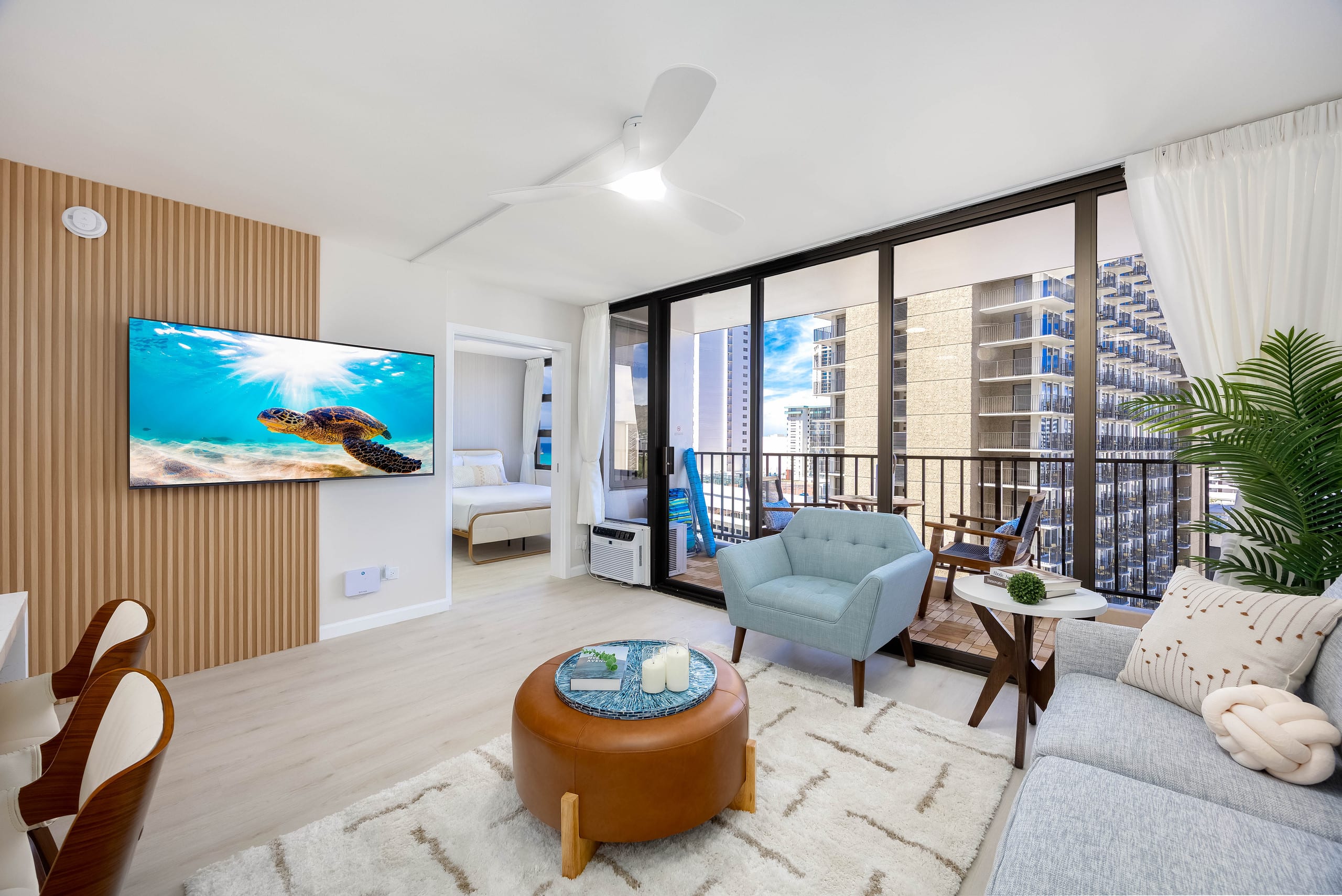 Waikiki condo w/ ocean view & beach access - Image 3
