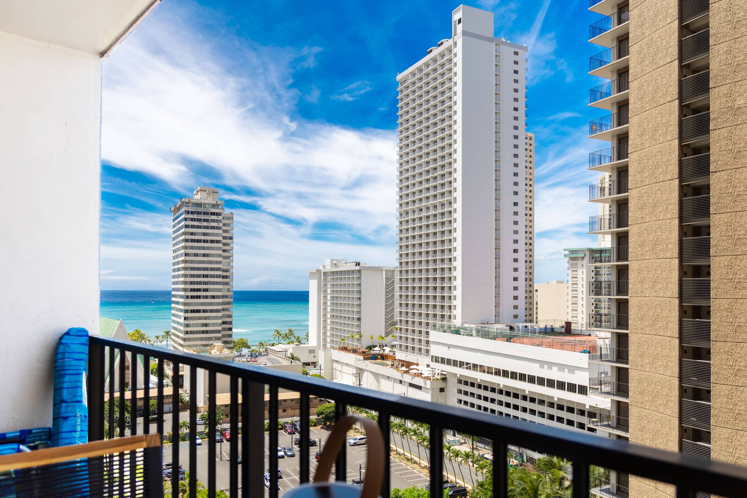 Waikiki condo w/ ocean view & beach access - Image 54