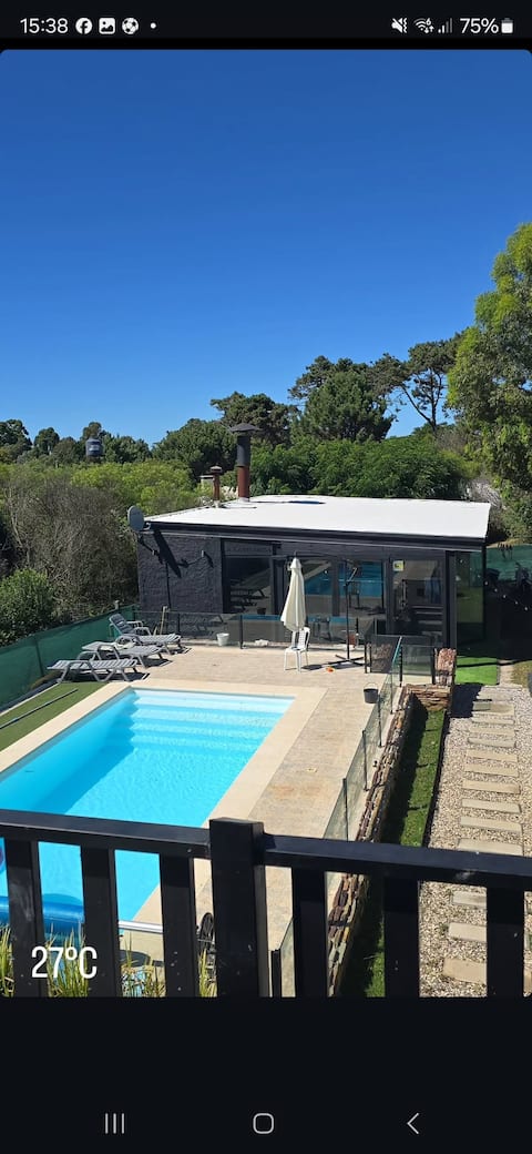 House for 10 people with heated pool