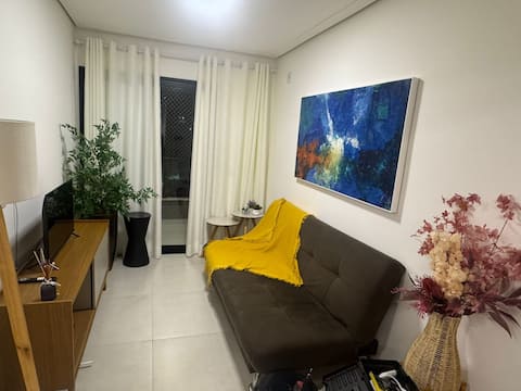 Top Airbnb: 2q, 2banh, near Centro, balcony, elev, port, gar in São Lourenço