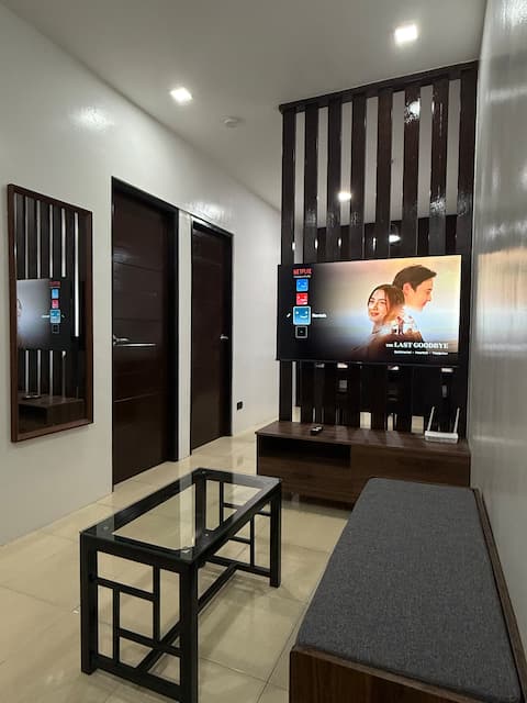 Cozy 2BD Apartment in Urdaneta City | Netflix Wifi