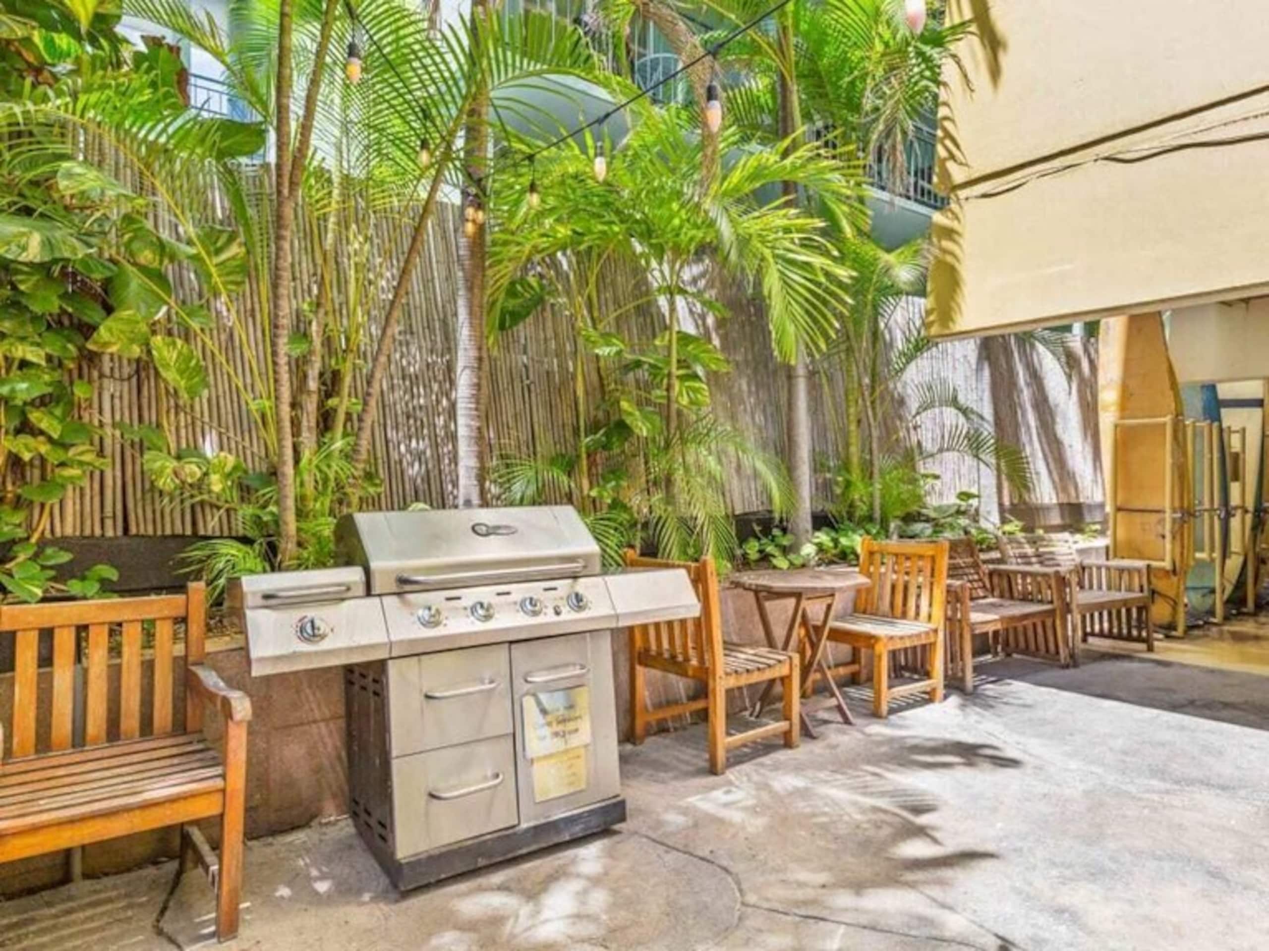 Condo in Honolulu · ★4.5 · Studio · 2 beds · 1 private bath - Image 16