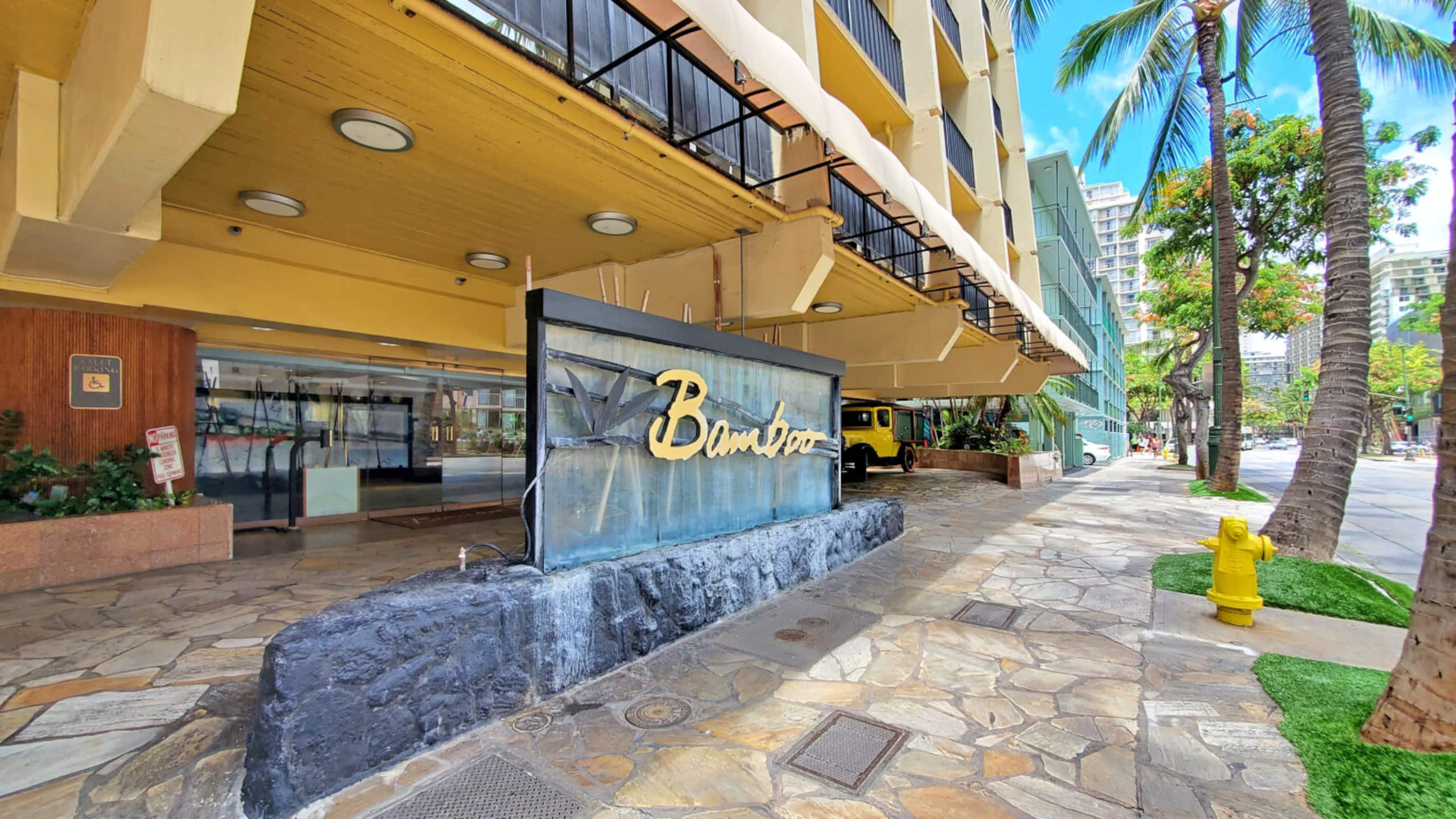 Condo in Honolulu · ★4.5 · Studio · 2 beds · 1 private bath - Image 17