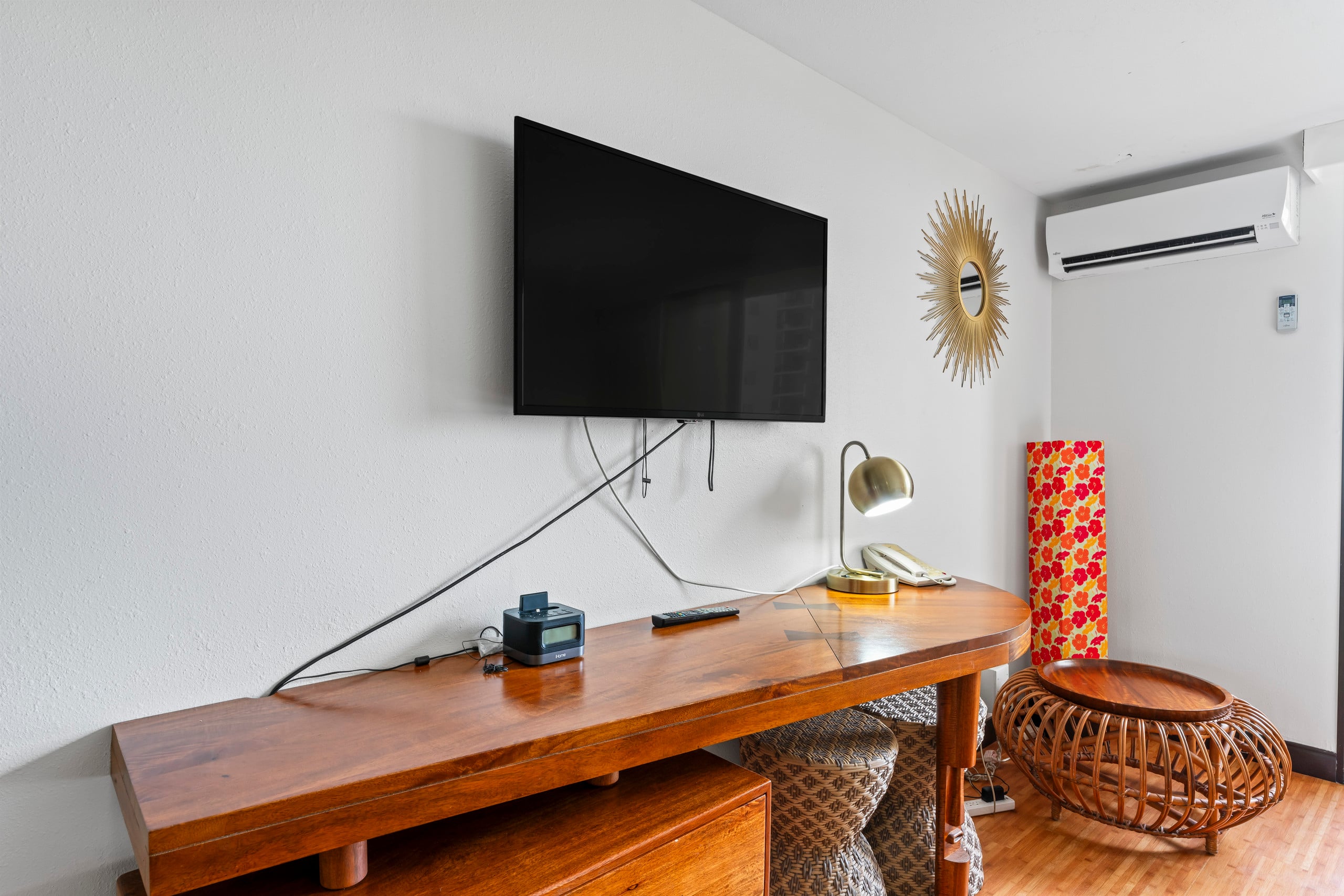 Condo in Honolulu · ★4.5 · Studio · 2 beds · 1 private bath - Image 2