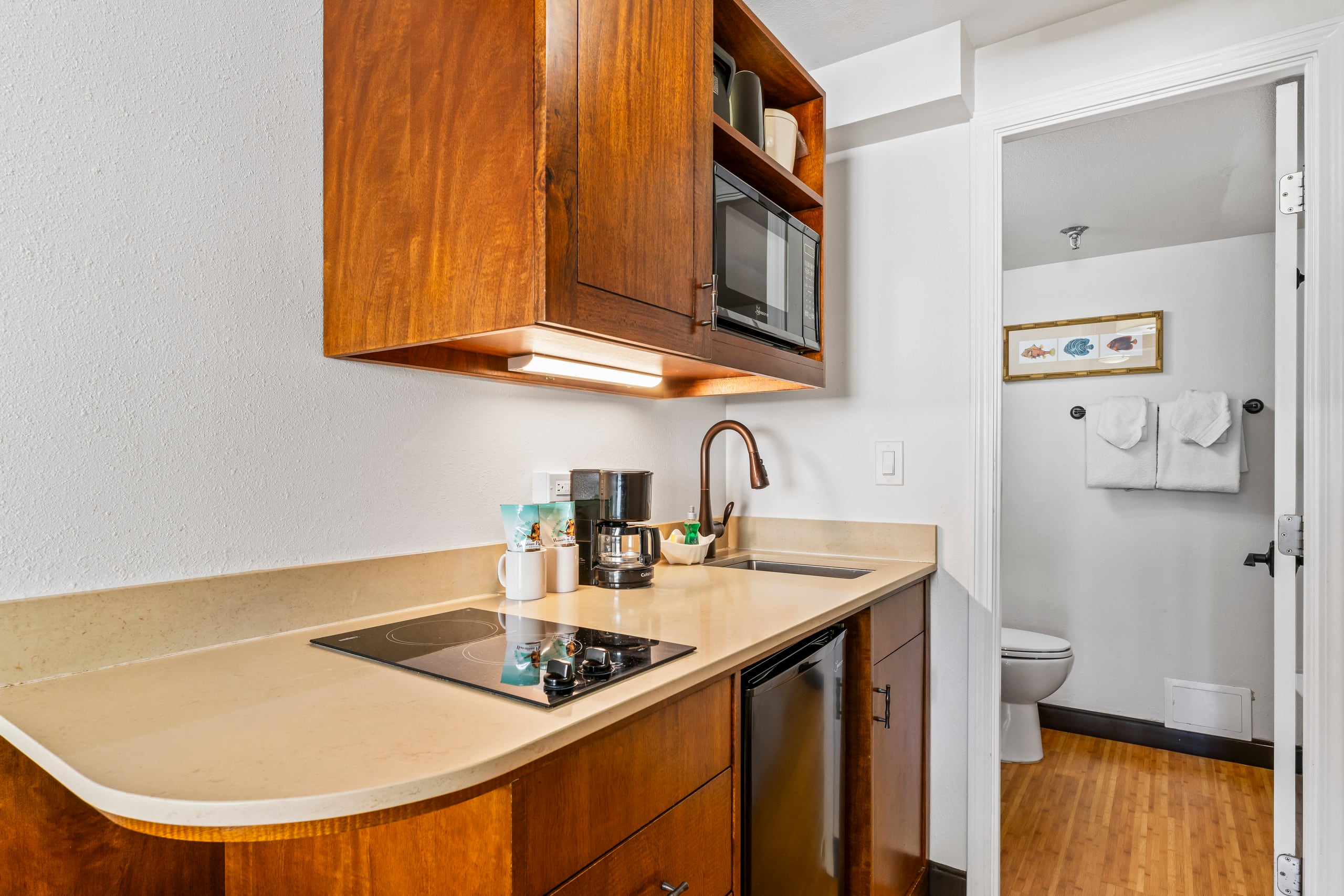 Condo in Honolulu · ★4.5 · Studio · 2 beds · 1 private bath - Image 5