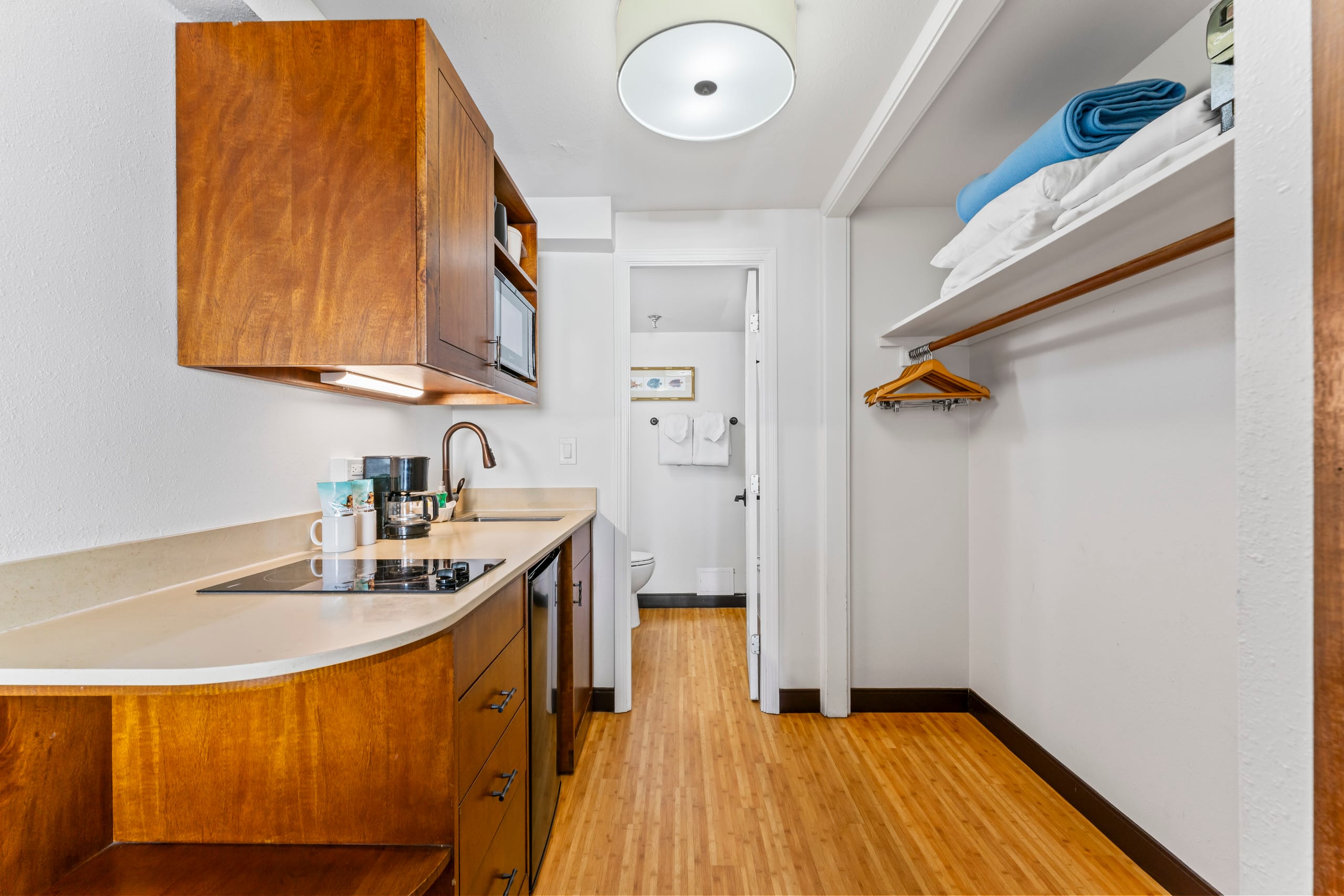 Condo in Honolulu · ★4.5 · Studio · 2 beds · 1 private bath - Image 3