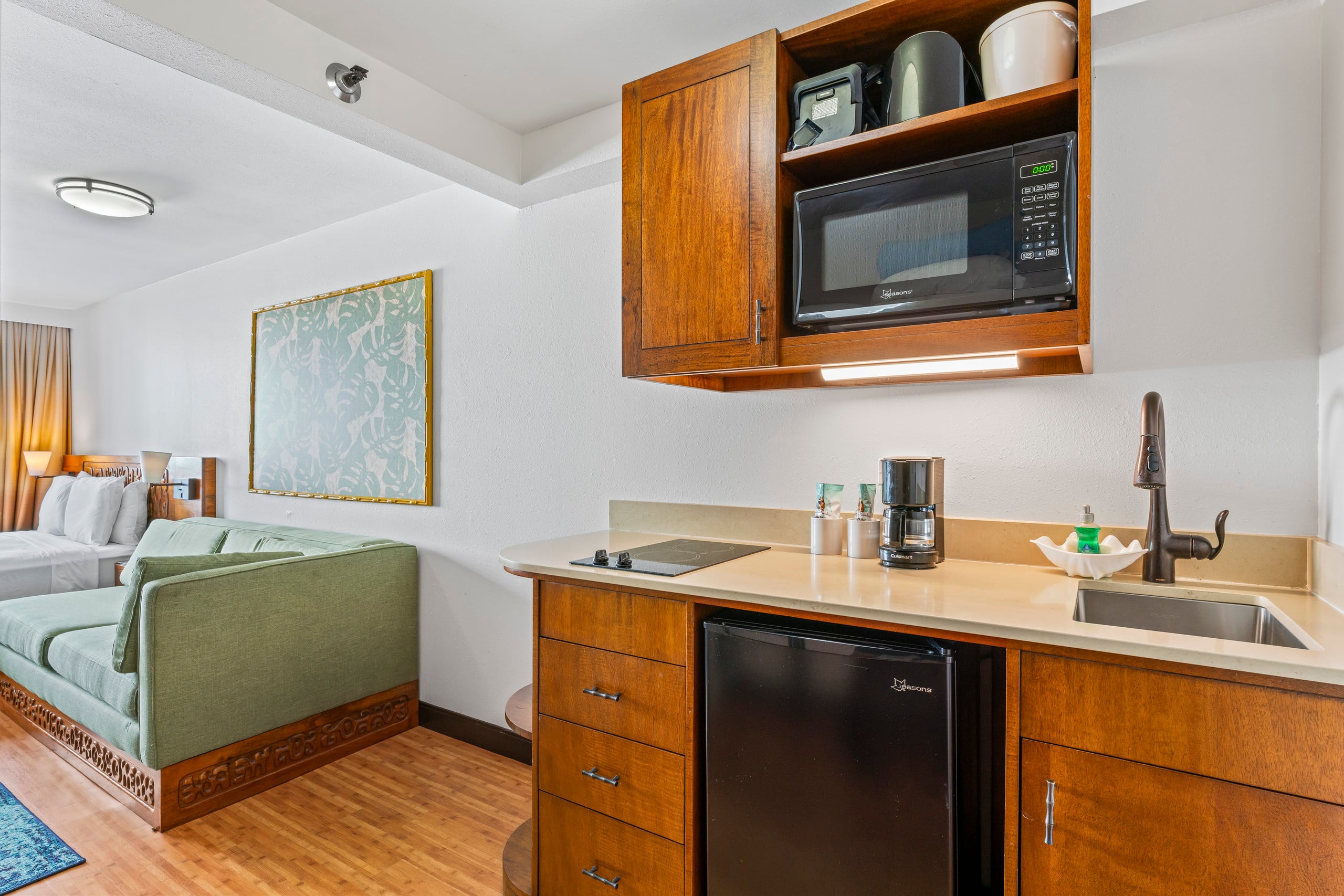 Condo in Honolulu · ★4.5 · Studio · 2 beds · 1 private bath - Image 4