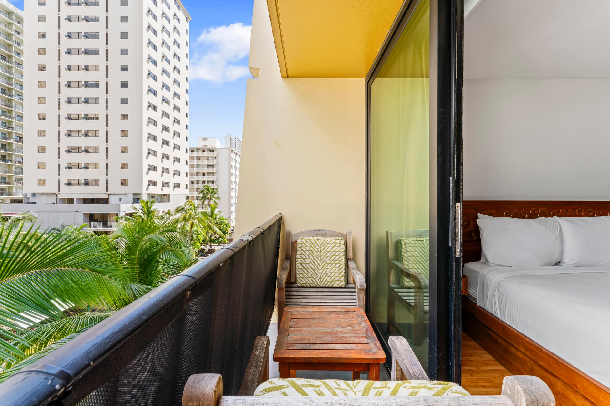 Condo in Honolulu · ★4.5 · Studio · 2 beds · 1 private bath - Image 7