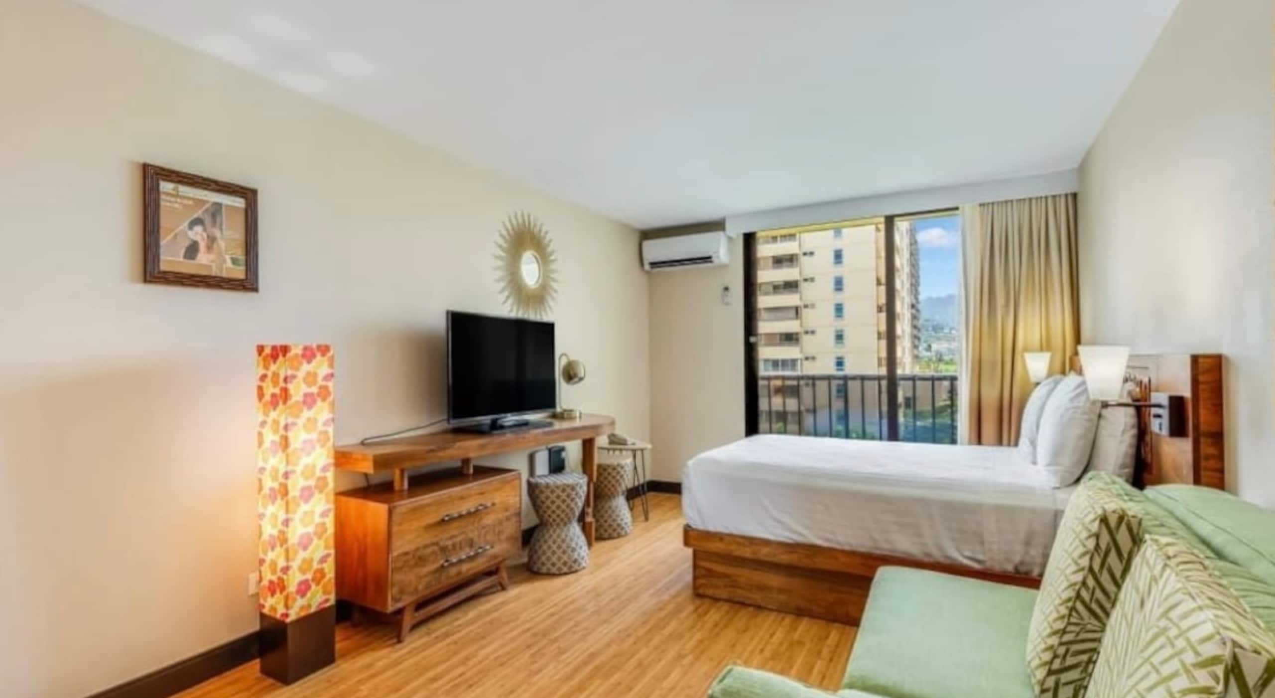 Condo in Honolulu · ★4.5 · Studio · 2 beds · 1 private bath - Image 28