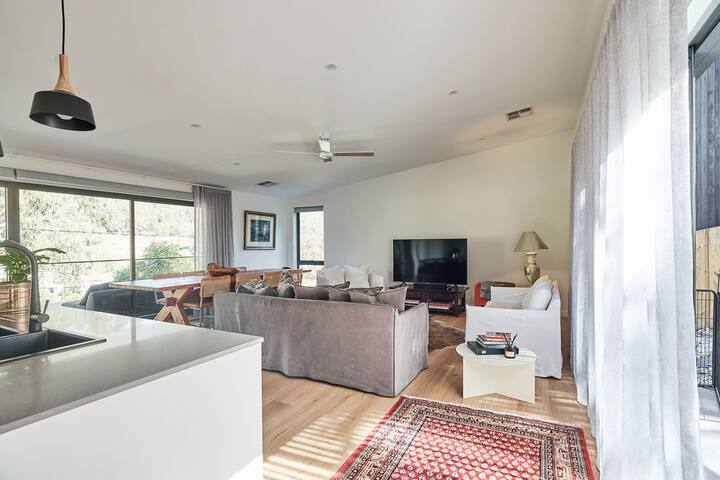 Luxury Retreat. Spacious, Modern + Family Friendly - Launceston