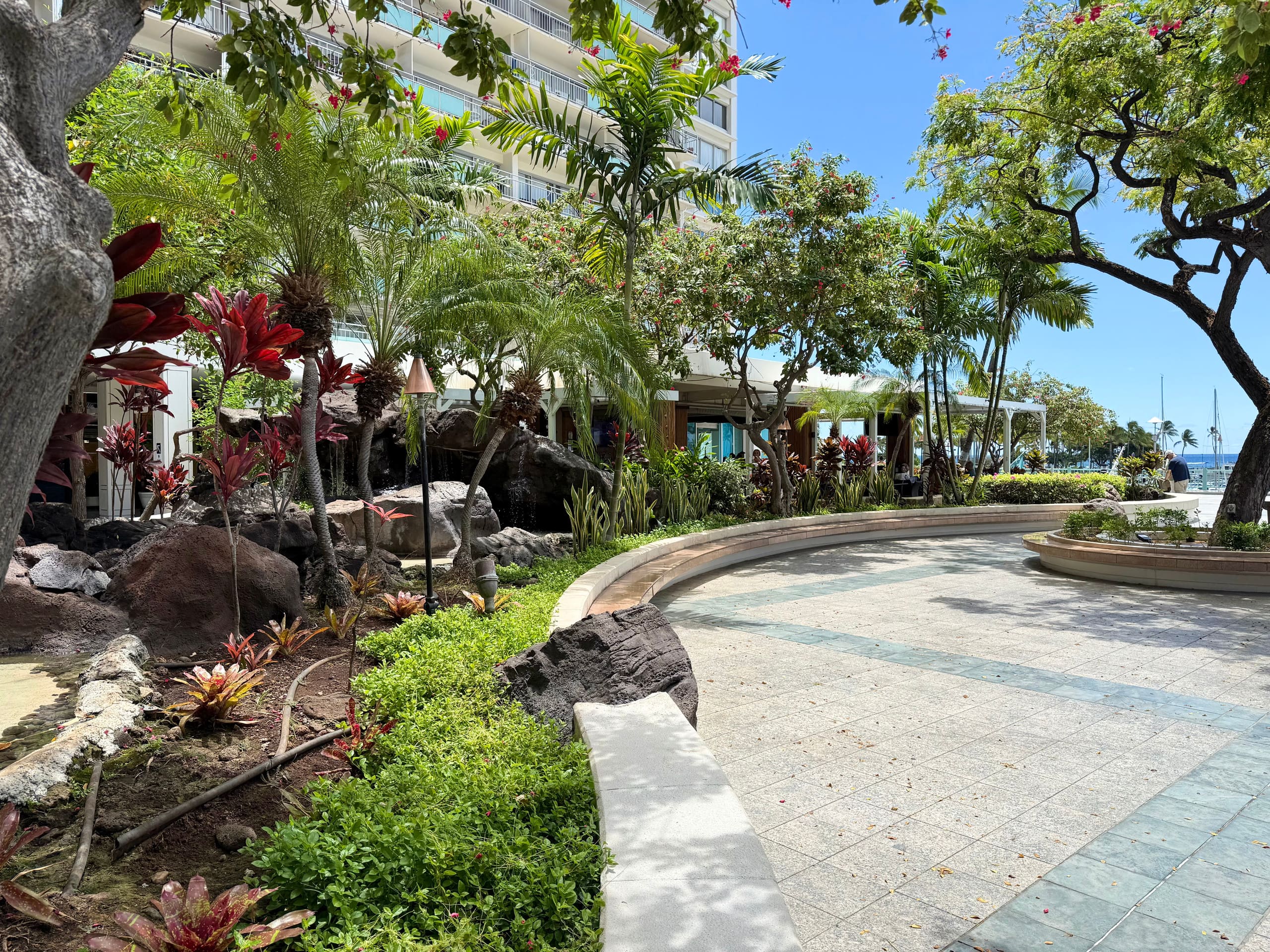 Large Studio with Full Kitchen at Ilikai Hotel - Image 17