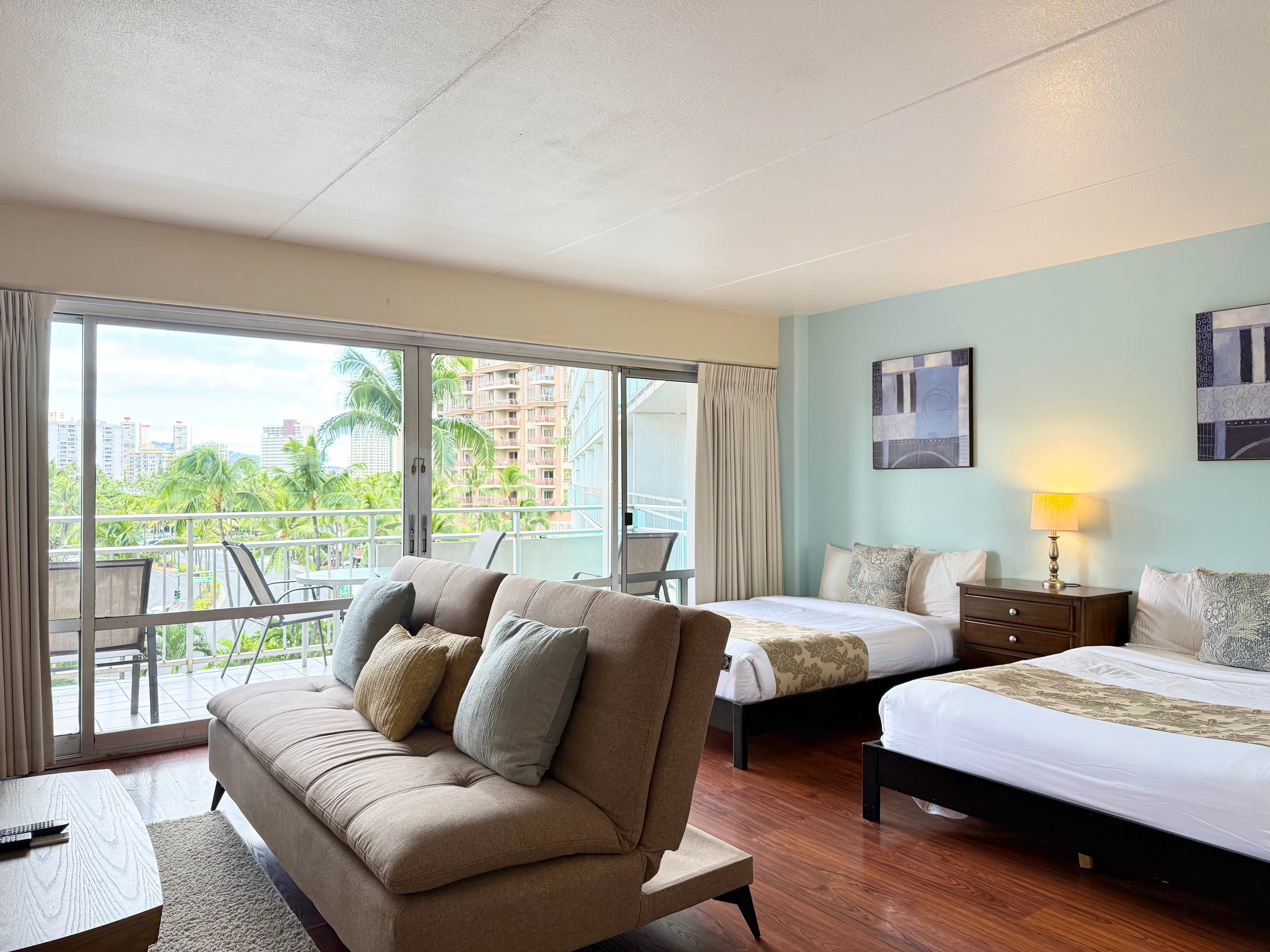 Large Studio with Full Kitchen at Ilikai Hotel - Image 4