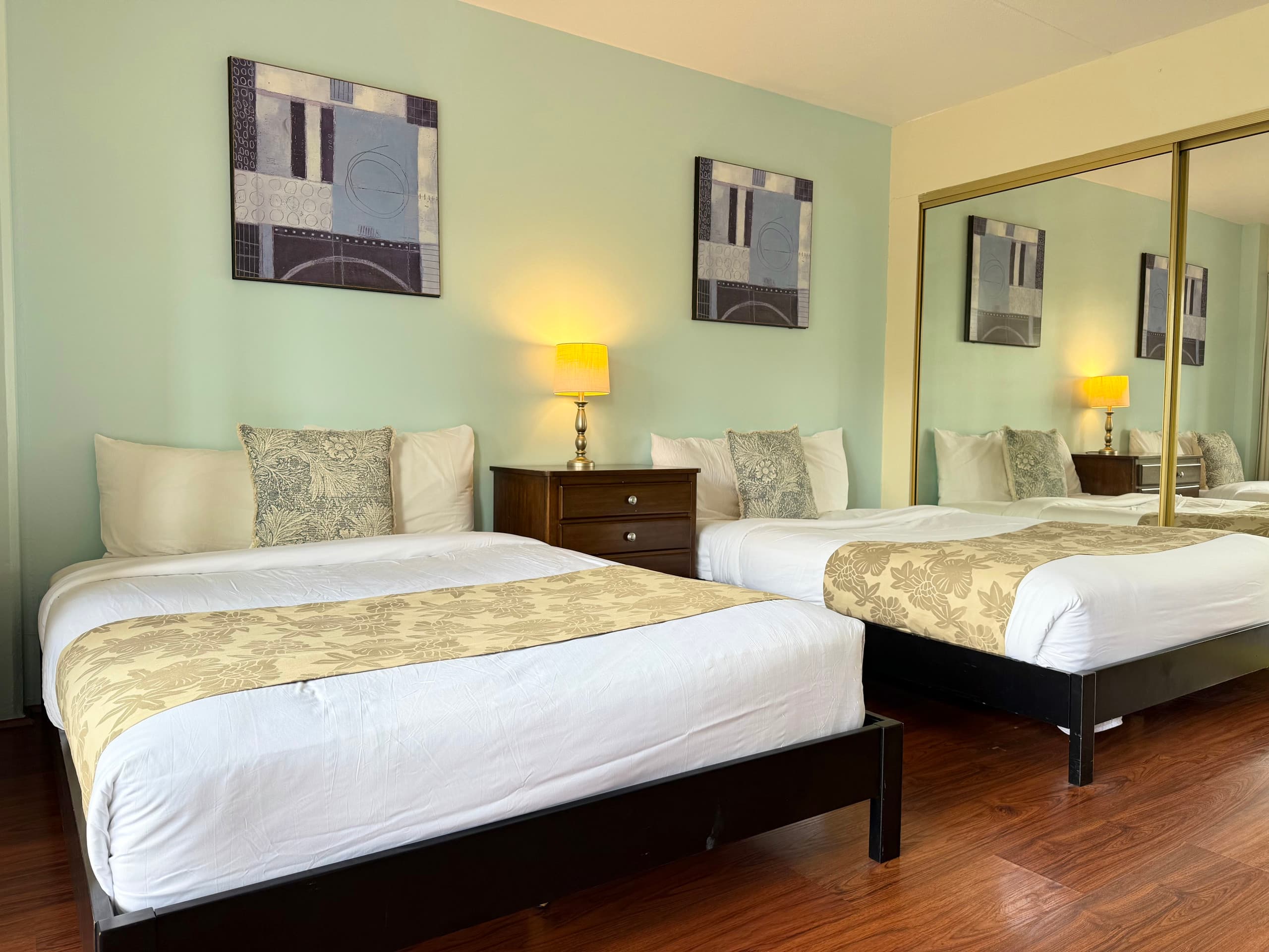 Large Studio with Full Kitchen at Ilikai Hotel - Image 10