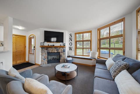 Crystal Forest Chalet · 4 bed · 3 bath · Sleeps 10