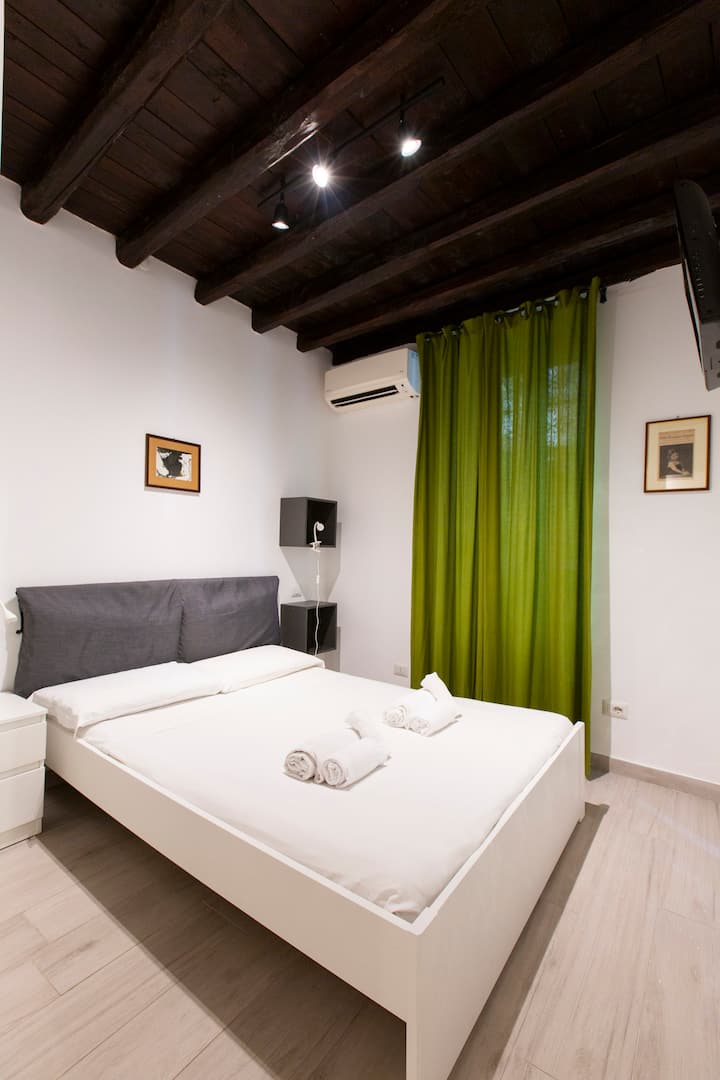 Cozy And Real Trastevere Apt - Rome