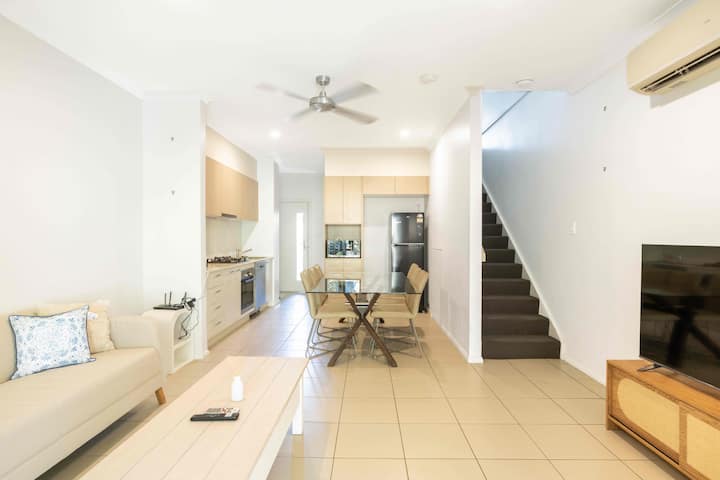 Family House In Hope Island | 3 Beds Near Parks - Gold Coast