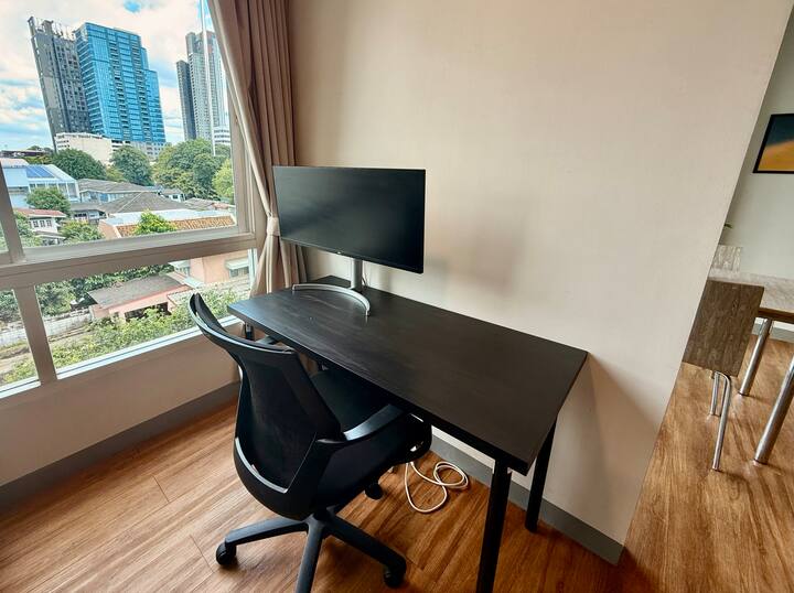 Workspace evidence from Large City Apt w Green View in Ekamai-Thonglor Hub