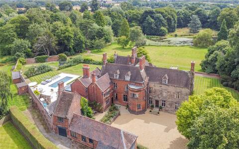 Historic Luxury Home, Heated Pool, Wood & Lake