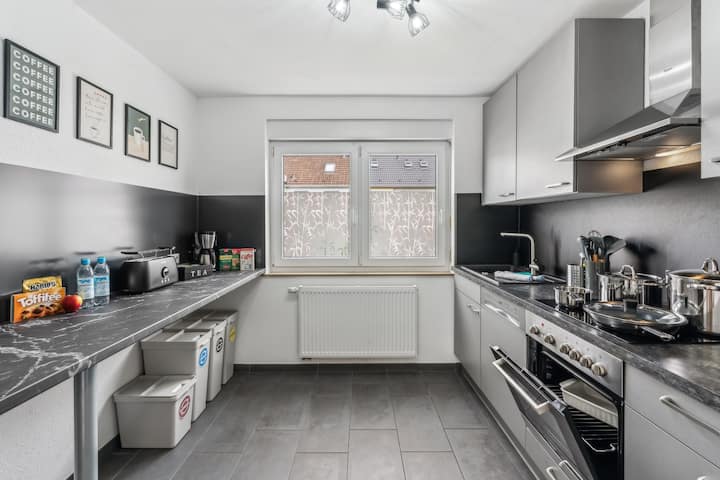 Stylische 6-betten-wohnung Mit Balkon & Parkplatz - Aalen