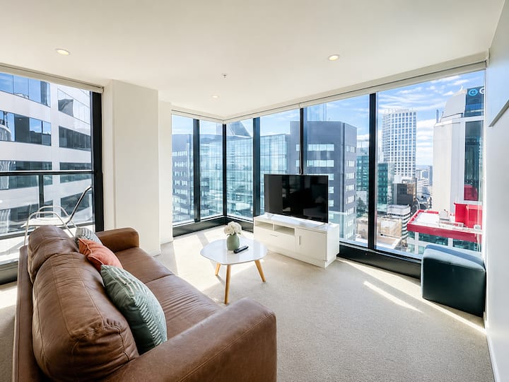 Panoramic City View High-rise 2br & Skytower-adj - Auckland