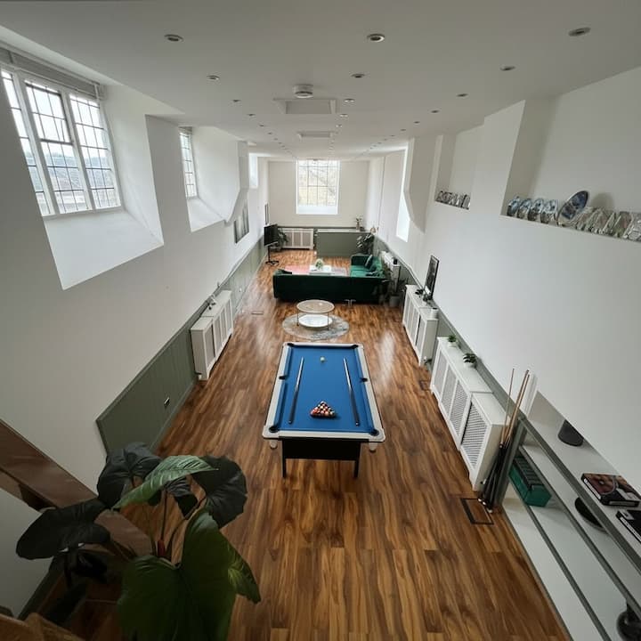 The Cotswold Wellhouse - Malmesbury, UK