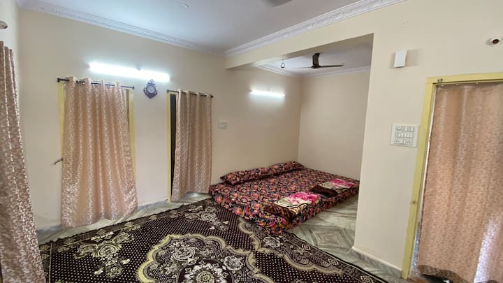 Galaxy Retreat (Stylish 2bhk In Charminar, Hyd) - Hyderabad