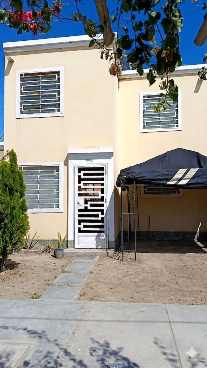 Casa Familiar De 2 Pisos, En Urbanización Cerrada - Lambayeque