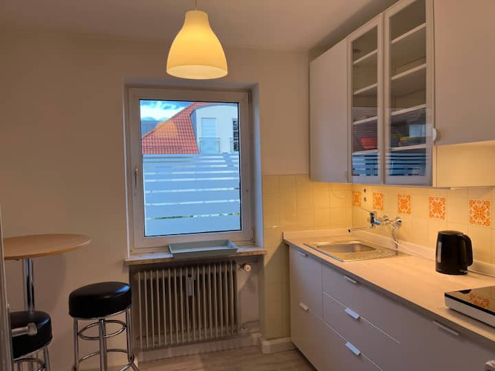 90qm, Großer Balkon, Sehr Ruhig,
U/s Bahn 350m - Munich
