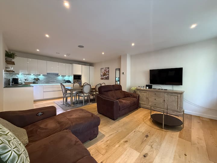 Light & Airy 5* Central Location, Free Parking - St Albans