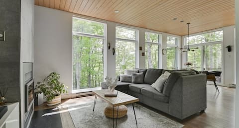 Top performing Airbnb: House in the forest 35 minutes from Quebec City in La Jacques Cartier