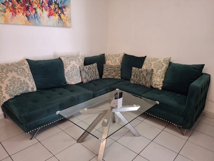 Casa Privada Y Segura Con Estacionamiento. - Ciudad Apodaca