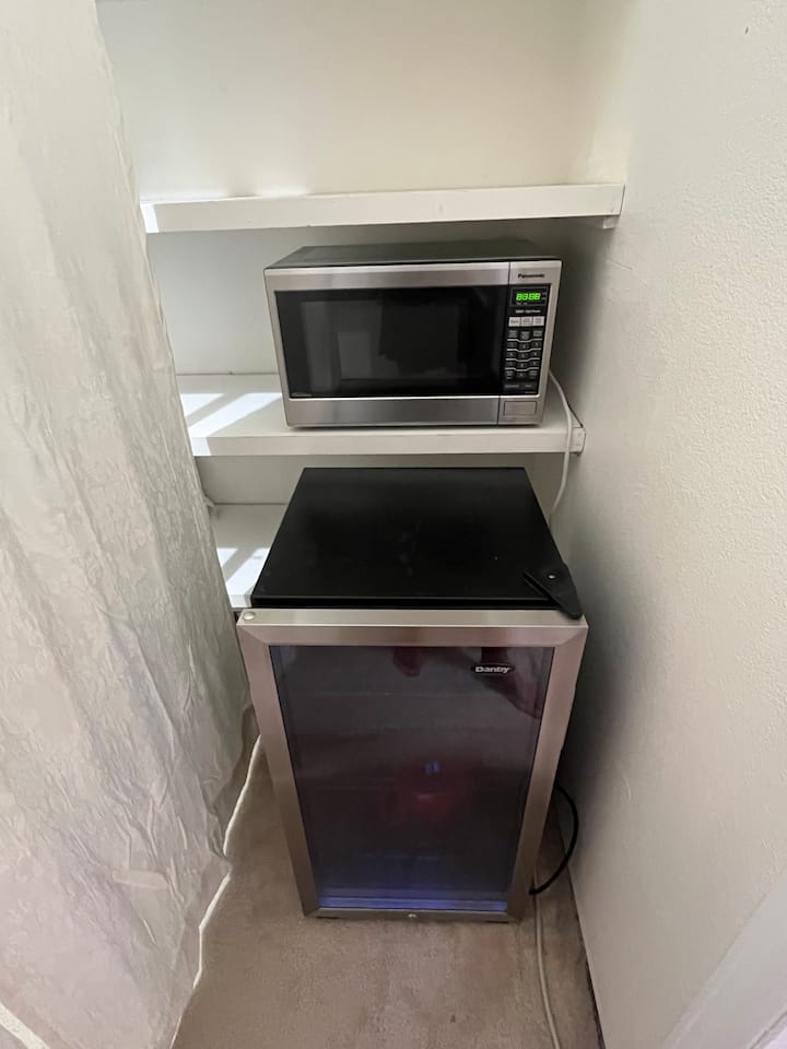 Foothill, Private Entry, Quiet Master Bedroom - Albuquerque, NM