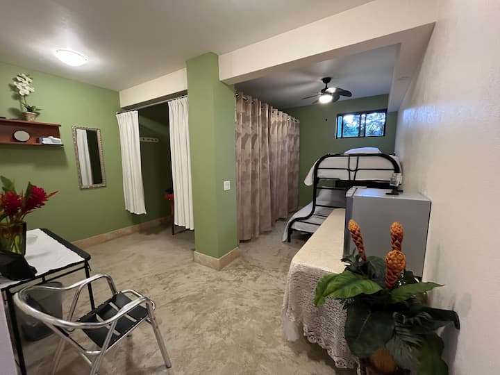 სპა‑ოთახი, რომელშიც არის 183×203 სმ ზომის საწოლი და ორი ერთადგილიანი საწოლი, ასევე, გვერდით მდებარე აბაზანა‑ტუალეტი.
შენიშვნა: დამატებითი საძილე სივრცე 3 ადამიანისთვის 
მასპინძლობს ფართო სპა‑სივრცე, სადაც მასაჟის ან სახის კოსმეტიკური პროცედურების დაჯავშნაც შეგიძლიათ. 