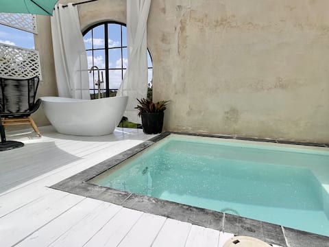 Romantic 1-Bedroom w/ Private Pool & Outdoor Tub