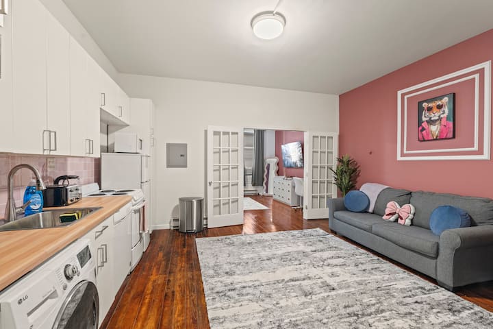 | Stylish King Bed-suite | Washer/dryer, Sleeps 4| - 필라델피아